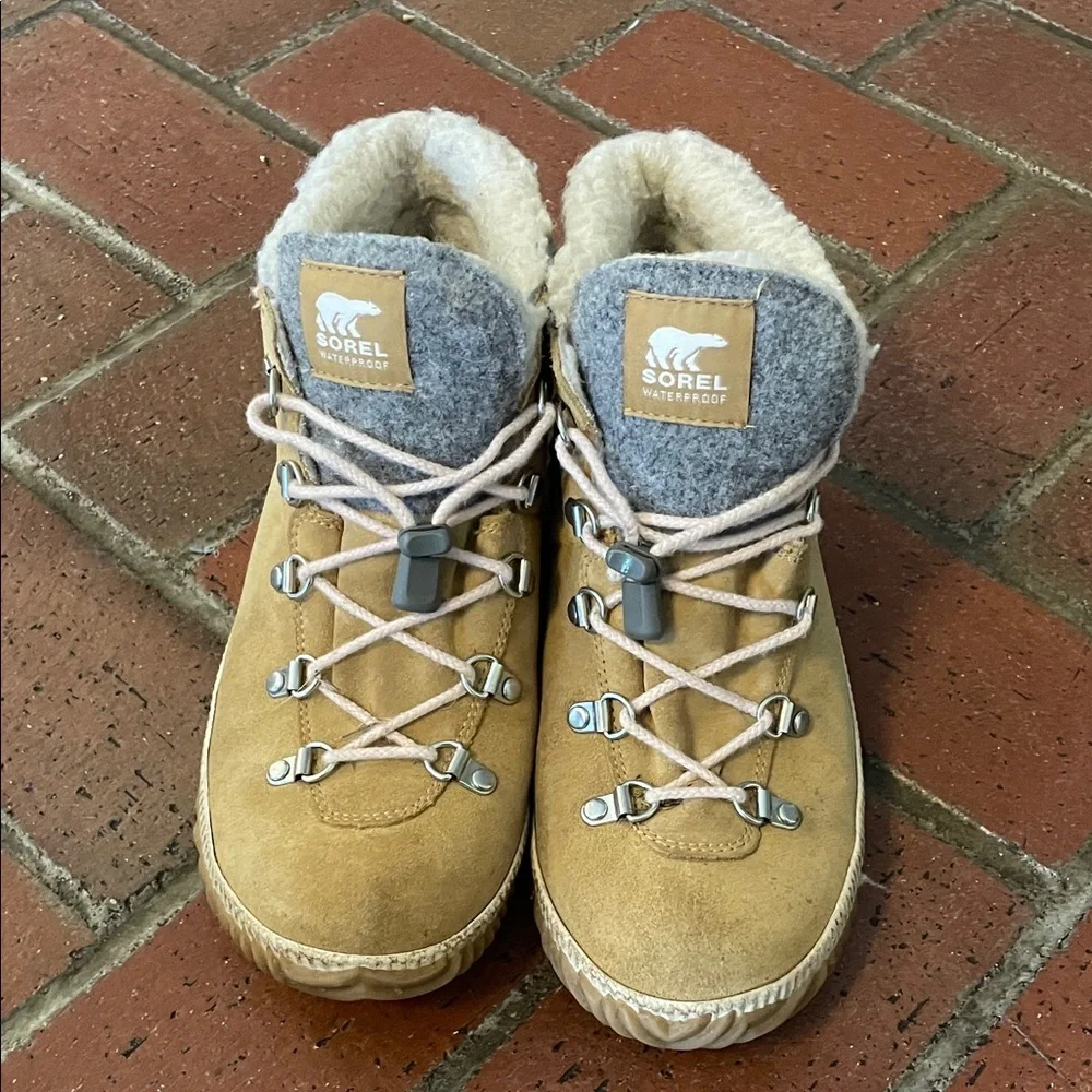 Sorel Out N About Conquest Tan and Gray Winter‎ Boots
